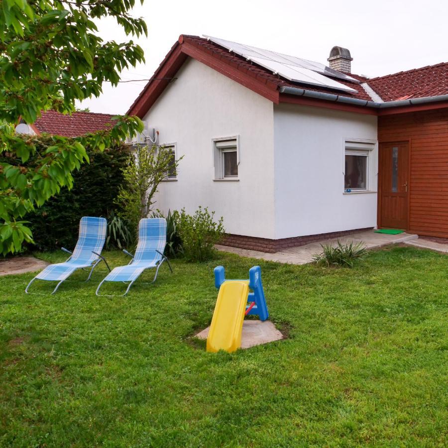 Cseresznyes Apartman Berekfurdo Exterior foto